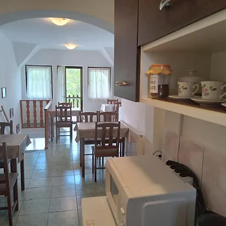 Szieszta Проживание в семье Гардонь